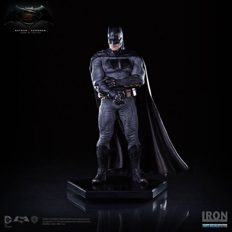 batman-vs-superman-iron-studios-batman-statue-1