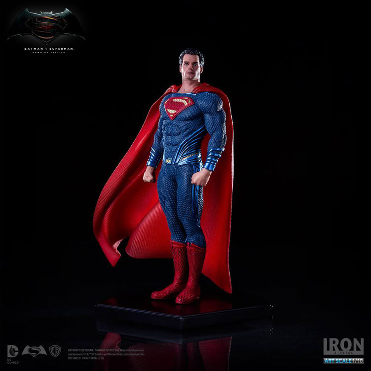 batman-vs-superman-iron-studios-superman-statue-1