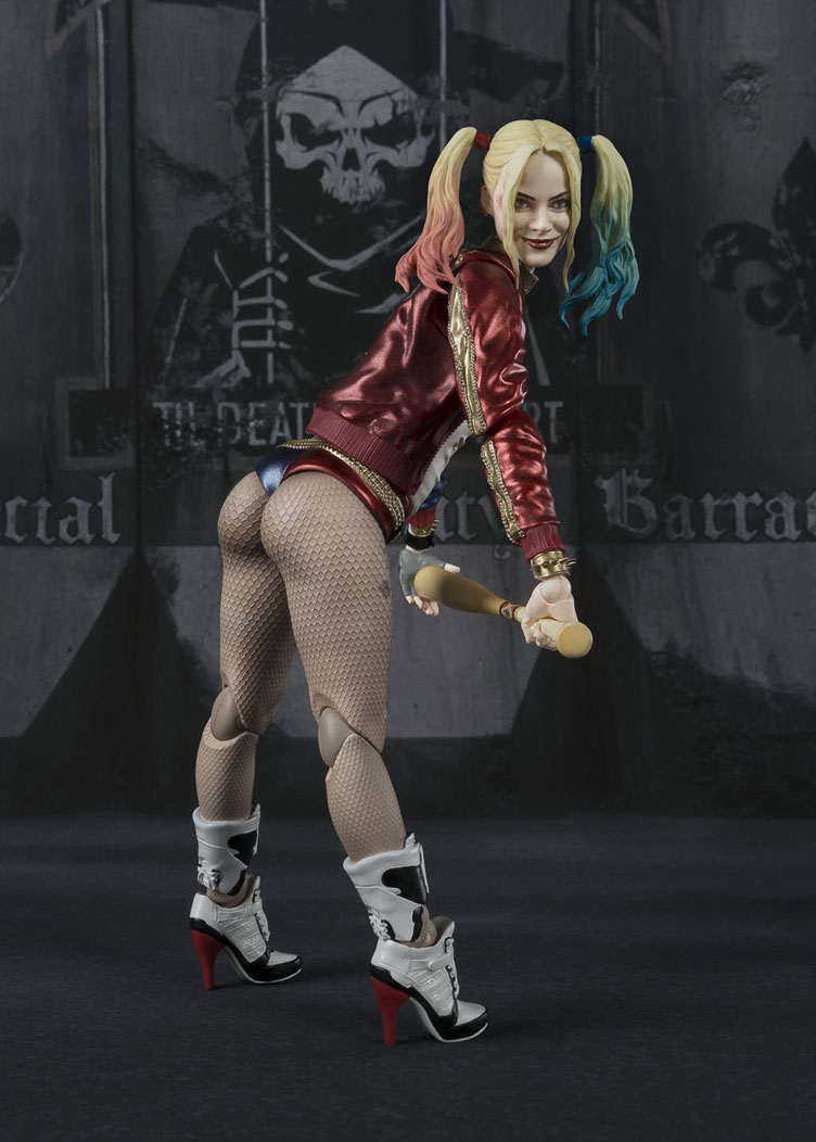 Suicide-Squad-Harley-Quinn-SH-Figuarts-Action-Figure-3