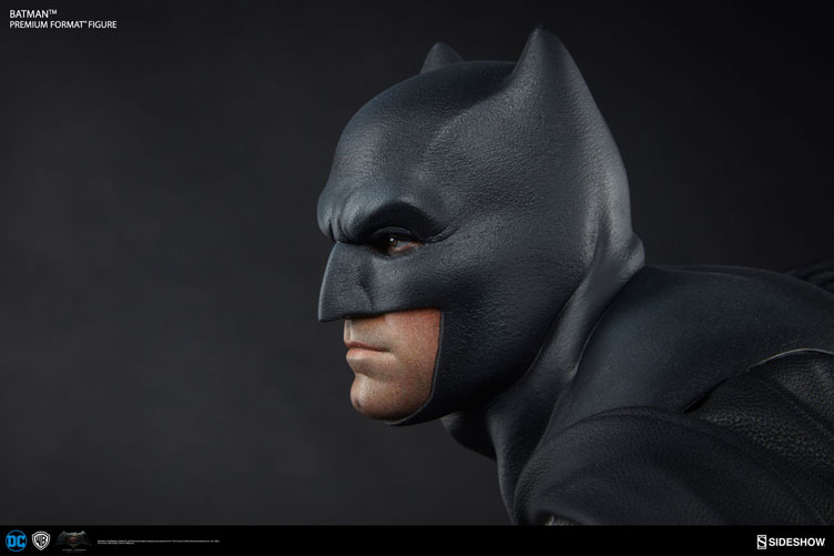 batman-vs-superman-batman-premium-figure-sideshow-2