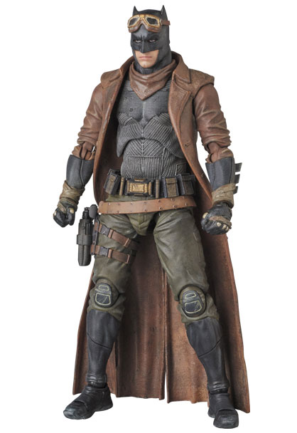 knightmare-batman-mafex-action-figure-3