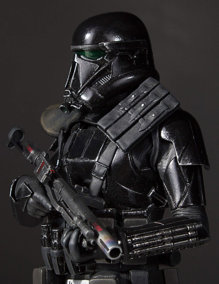 star-wars-rogue-one-death-trooper-statue-gentle-giant-5