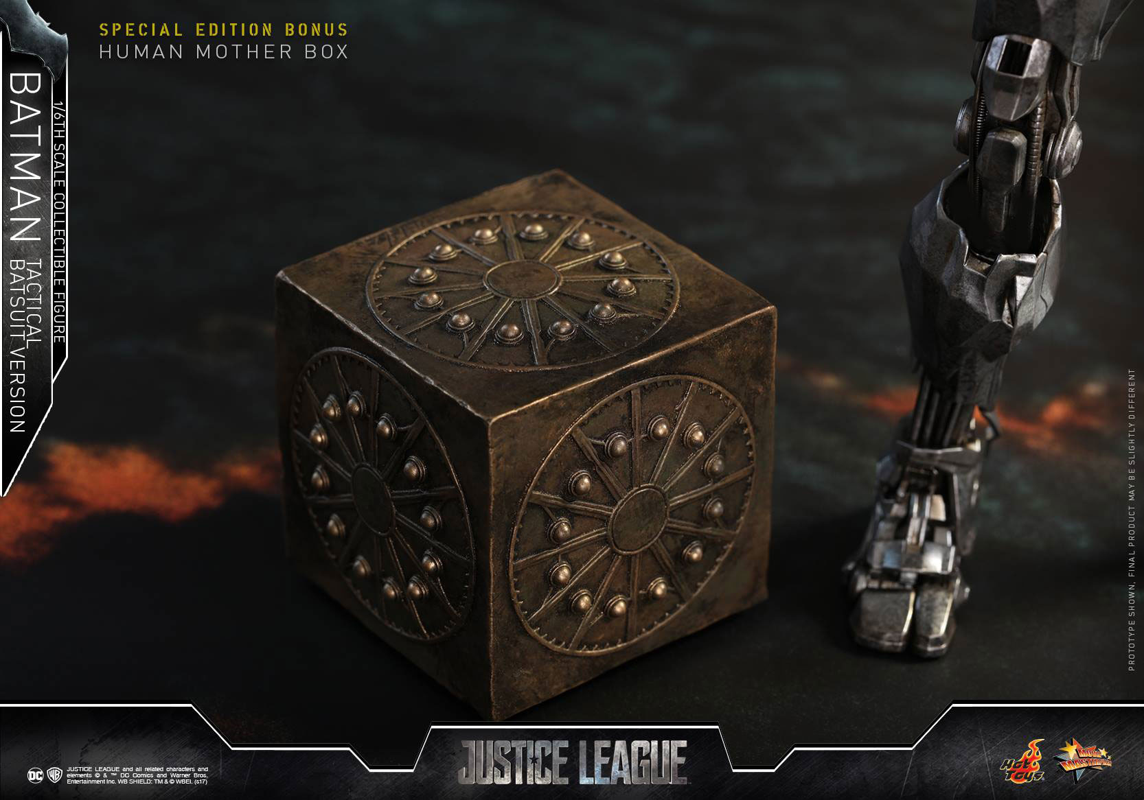 justice-league-batman-tactical-suit-hot-toys-figure-6