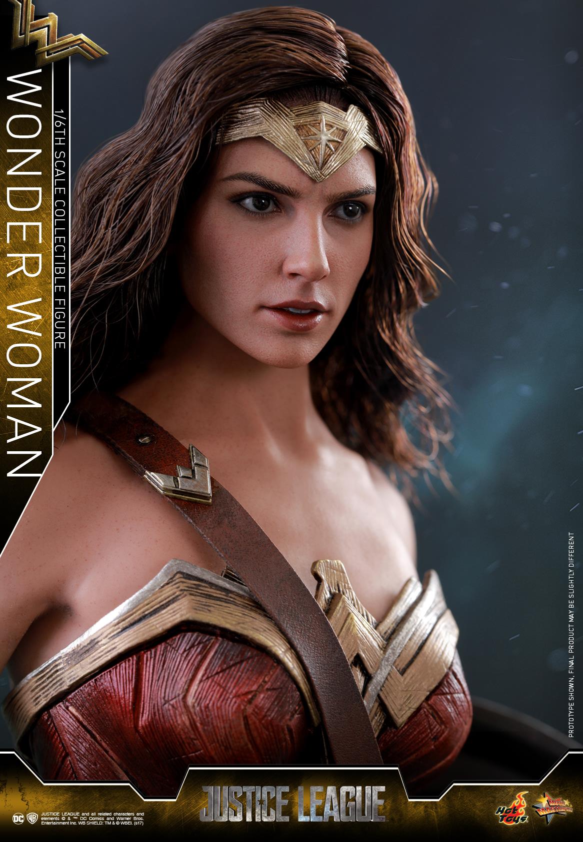 Hot-Toys-JL-Wonder-Woman-002