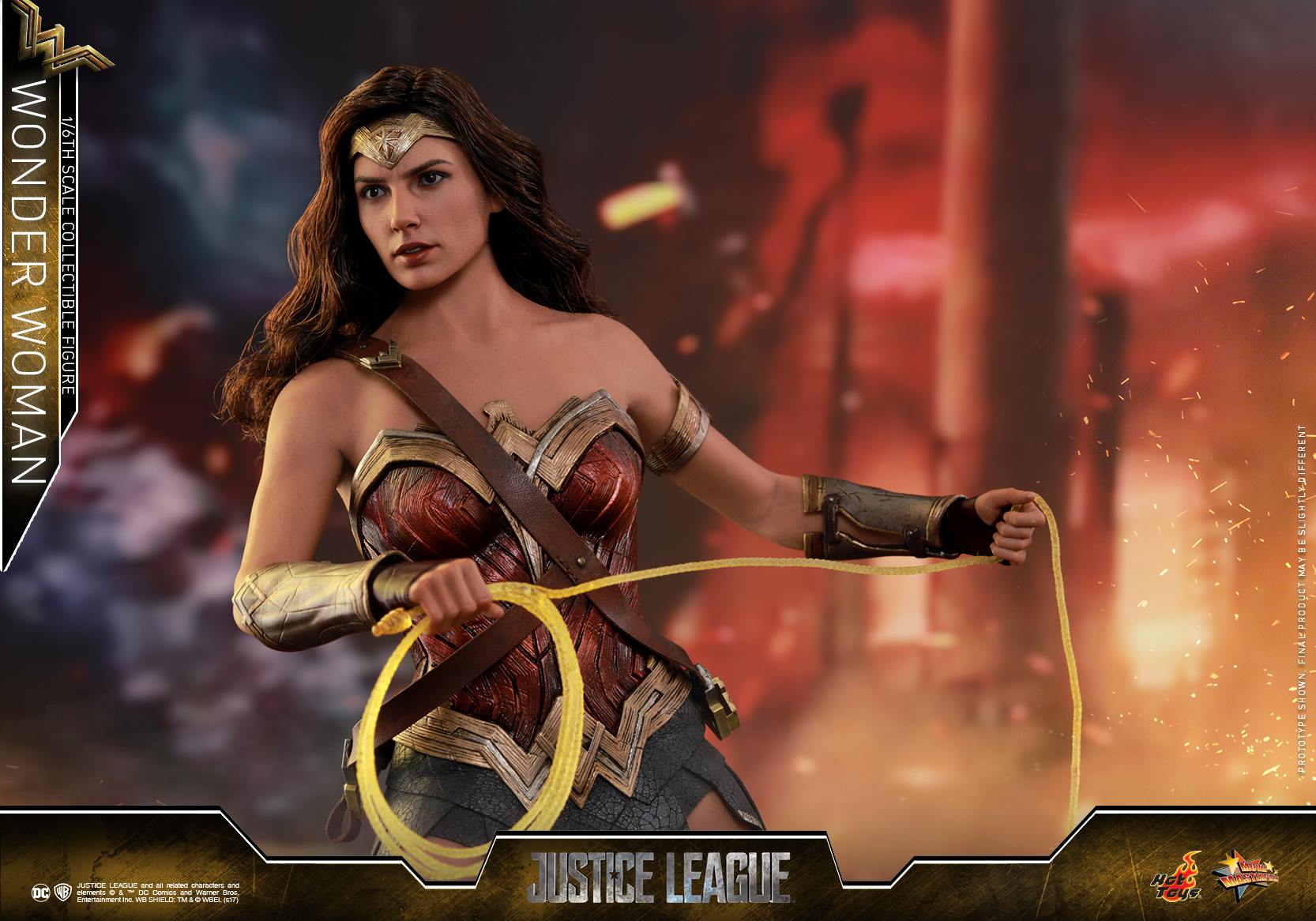 Hot-Toys-JL-Wonder-Woman-004