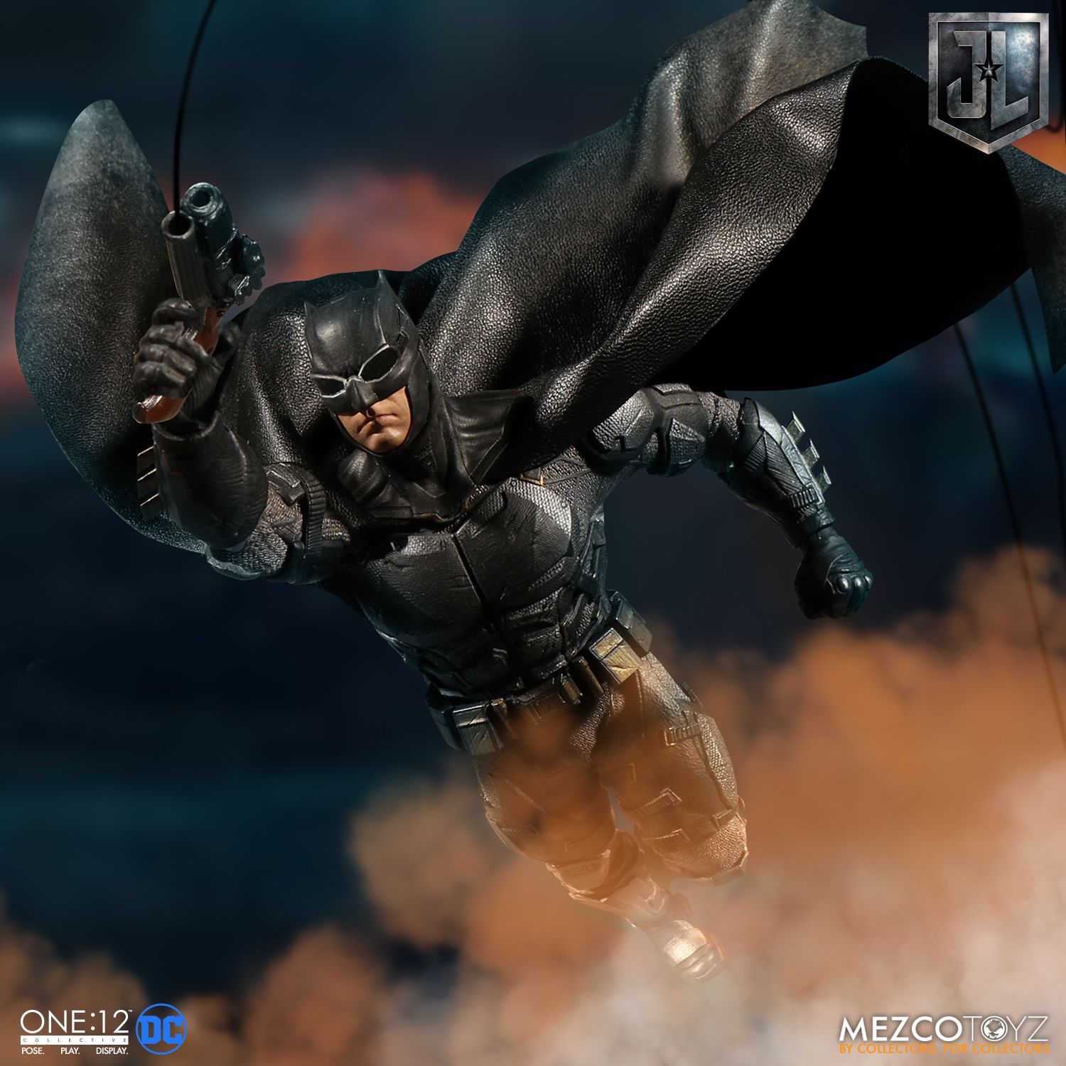 Mezco-Tactical-Suit-Batman-006